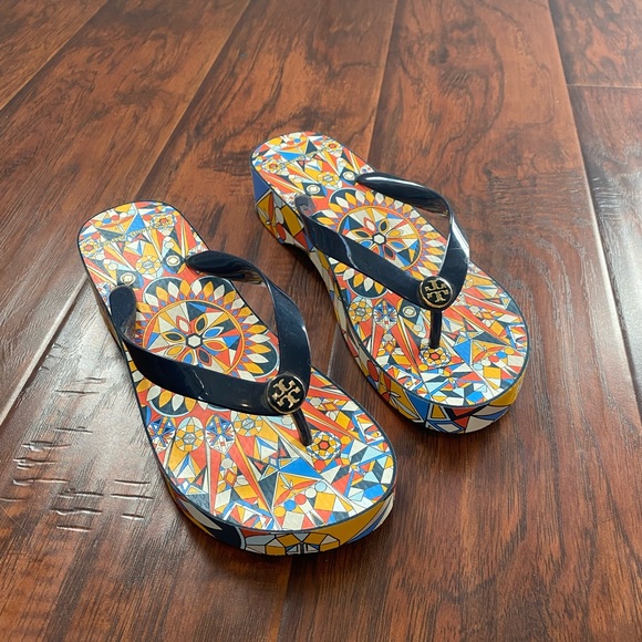 NEW Tory Burch cut out wedge flip flop - Picture 3 of 7